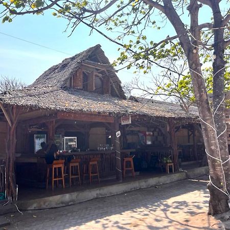 Q'Pelagos Sunset Bungalow Gili Trawangan Exterior photo